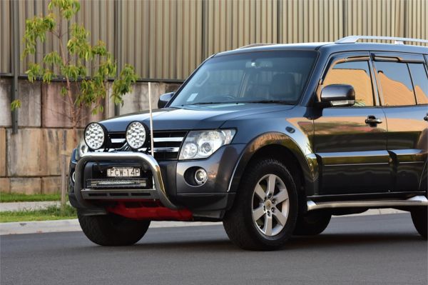 2008 Mitsubishi Pajero Wagon NS VR-X image