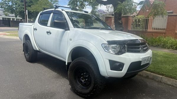 2013 Mitsubishi Triton MN MY12 GLX (4x4) White Crystal 5 Speed Manual 4x4 Double Cab Utility image