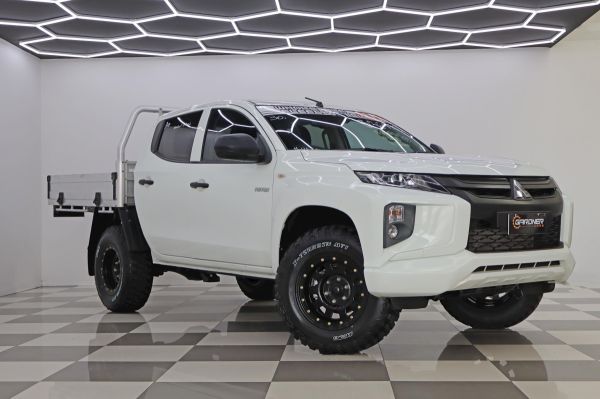 2021 Mitsubishi Triton CAB CHASSIS GLX ADAS DUAL CAB MR MY21 image