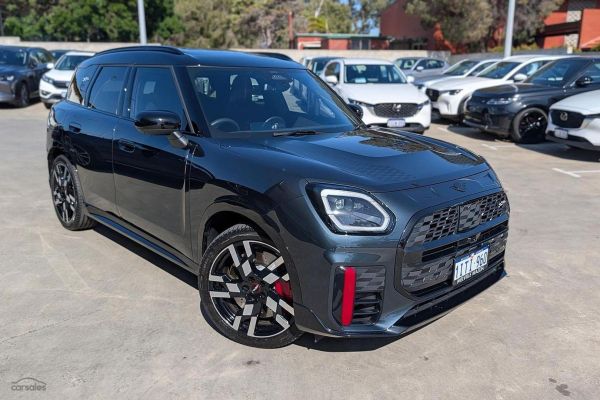 2024 MINI Countryman F60 LCI JCW MINI Yours image