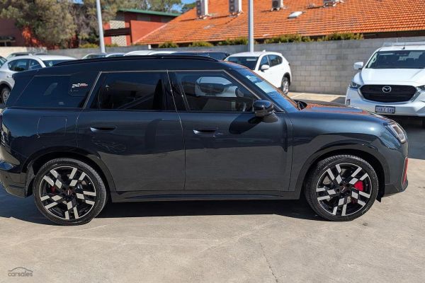 2024 MINI Countryman F60 LCI JCW MINI Yours image