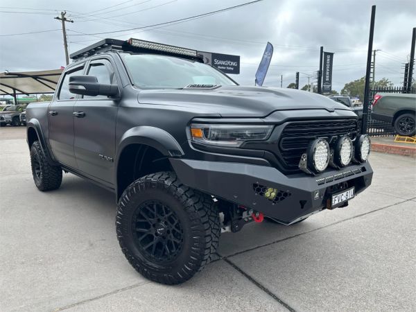 2022 RAM 1500 CREW CAB UTILITY DT MY22 LIMITED image