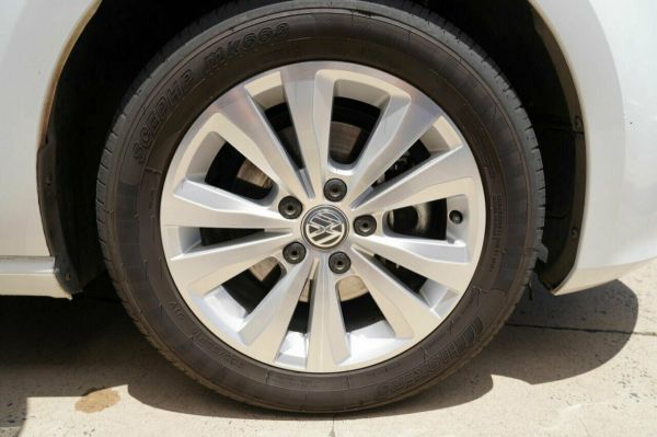 2015 Volkswagen Golf AU MY15 90 TSI White 7 Speed Auto Direct Shift Hatchback image