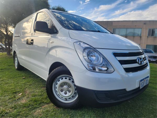 2017 HYUNDAI iLOAD 4D VAN TQ SERIES 2 (TQ3) MY18 3S LIFTBACK image