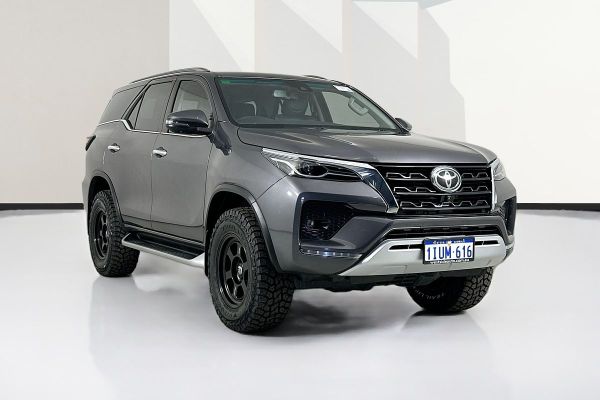 2023 Toyota FORTUNER CRUSADE GUN156R image