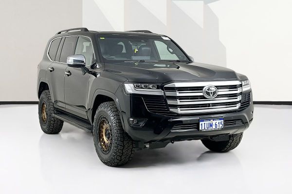 2024 Toyota LANDCRUISER LC300 SAHARA (4x4) FJA300R image
