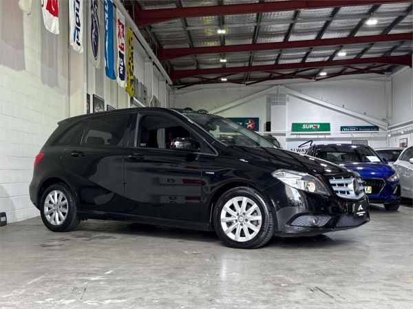 2012 MERCEDES-BENZ B180 5D HATCHBACK 246 BE image
