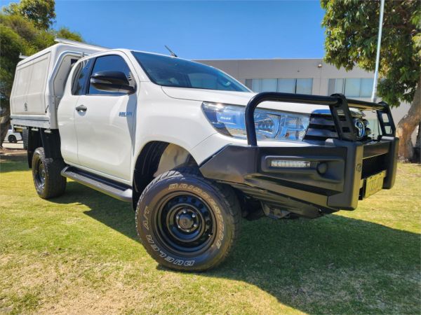 2017 TOYOTA HILUX X CAB C/CHAS GUN126R MY17 SR (4x4) image
