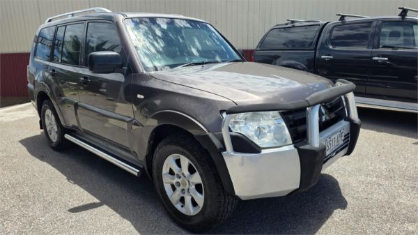 2009 MITSUBISHI PAJERO 4D WAGON NT GLX LWB (4x4) image