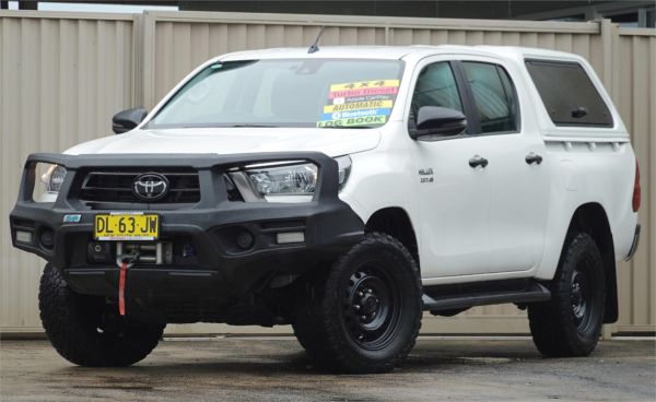 2020 TOYOTA HILUX DOUBLE CAB P/UP GUN126R FACELIFT SR (4x4) image