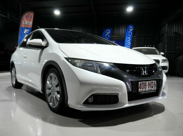 2013 Honda Civic 9th Gen MY13 VTi-L White 5 Speed Sports Automatic Hatchback image