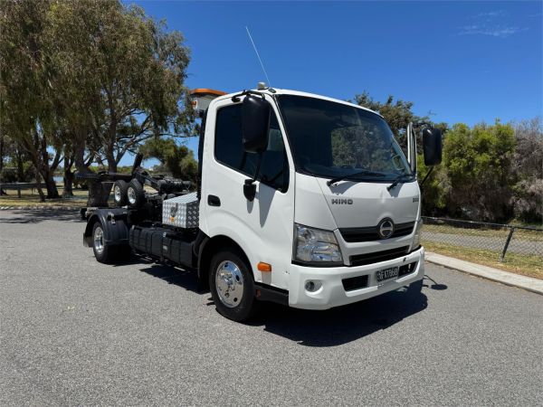 2018 HINO 300 Tow Truck image