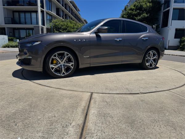2020 Maserati Levante Wagon M161 MY21 GranLusso image