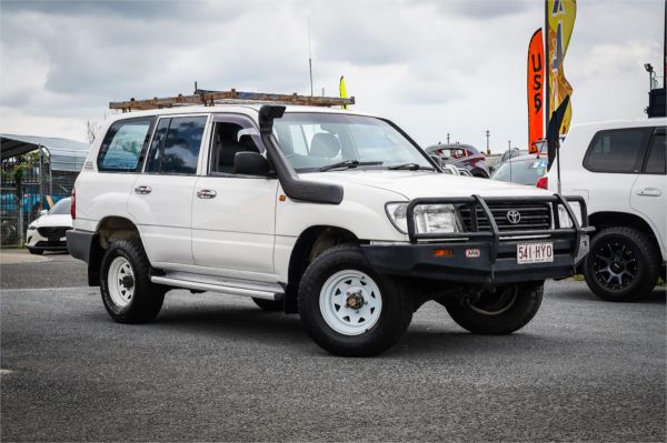 2000 Toyota Landcruiser Wagon HZJ105R Standard image