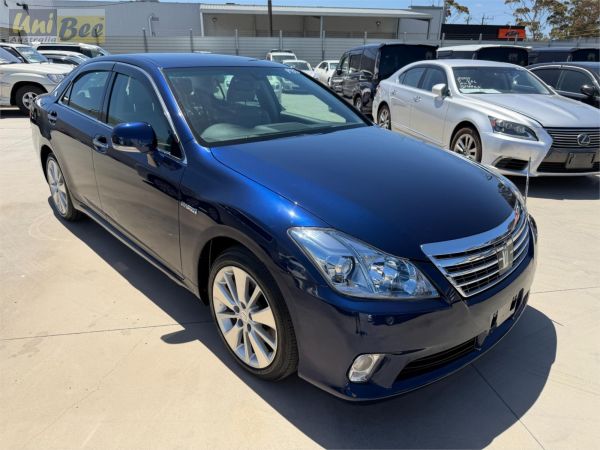 2010 Toyota Crown Sedan GWS204 Hybrid image