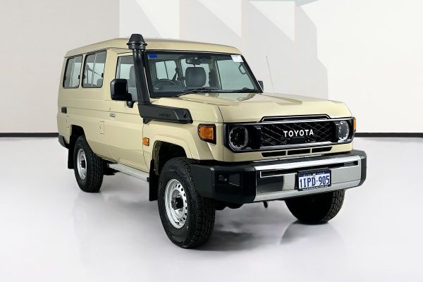 2025 Toyota LANDCRUISER 70 SERIES LC78 GXL + DIFF LOCKS GDJL78R image
