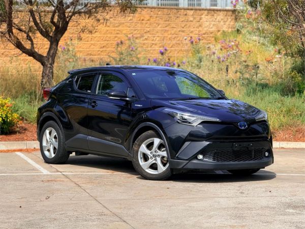 2018 Toyota C-HR SUV ZYX10 S LED PACKAGE image