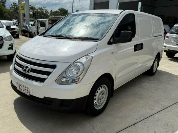 2016 Hyundai iLOAD TQ3-V Series II MY17 White 5 Speed Manual Van image