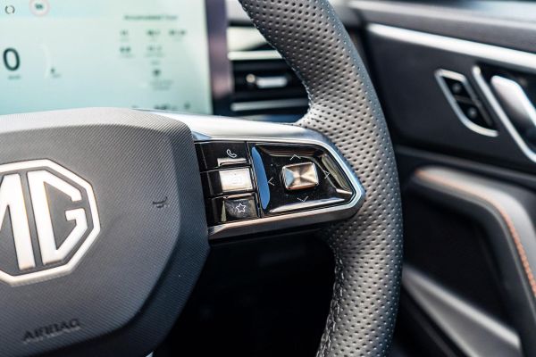 2025 MG HS Super Hybrid Essence Auto MY25 image