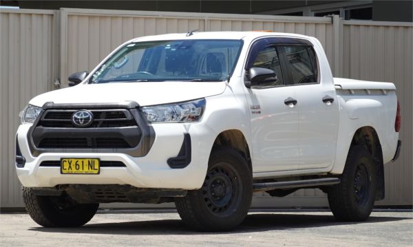 2020 TOYOTA HILUX DOUBLE CAB P/UP GUN126R FACELIFT SR (4x4) image