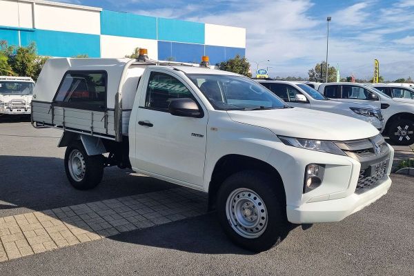 2020 Mitsubishi Triton GLX MR 4X4 image