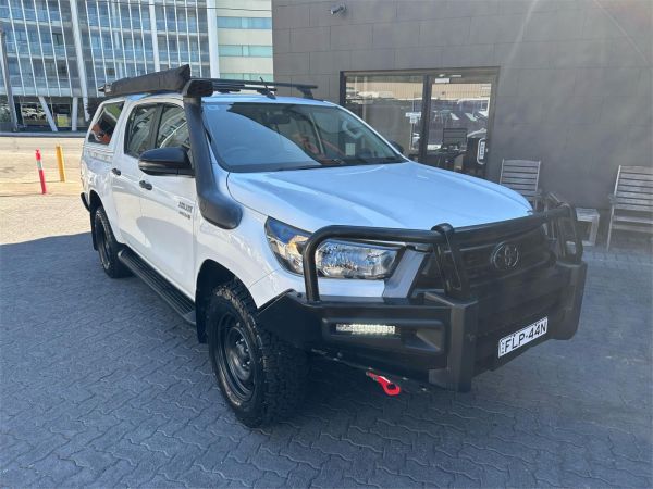 2021 TOYOTA HILUX DOUBLE CAB P/UP GUN126R FACELIFT SR (4x4) image