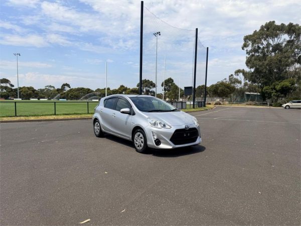 2016 Toyota Aqua Hatchback NHP10 S image