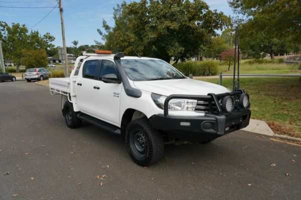 2018 Toyota Hilux GUN126R MY17 SR (4x4) White 6 Speed Manual Dual Cab Chassis image