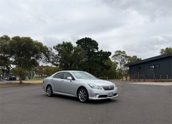 2010 Toyota Crown Sedan GWS204 L package image