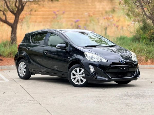 2015 Toyota Aqua Hatchback NHP10 S image