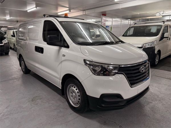 2018 HYUNDAI iLOAD 4D VAN TQ4 MY19 3S LIFTBACK image