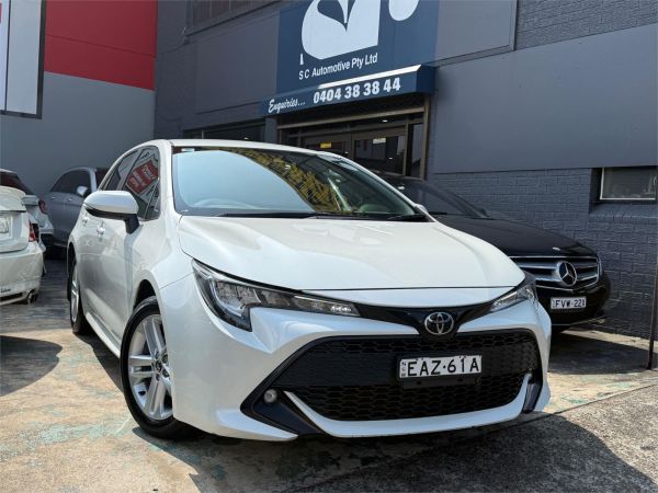 2018 TOYOTA COROLLA 5D HATCHBACK ZRE182R MY17 SX image