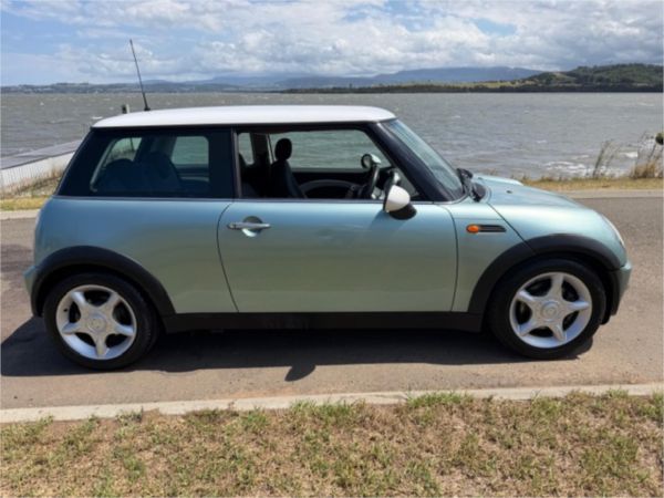 2002 MINI COOPER 2D HATCHBACK R50 image