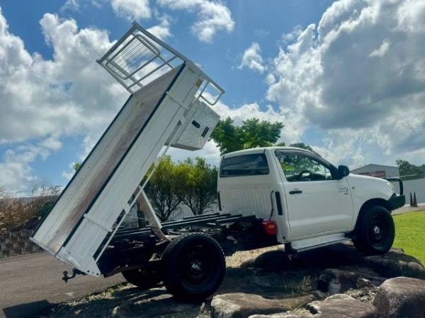 2010 Toyota Hilux CAB CHASSIS SR SINGLE CAB TIPPER KUN26R MY10 image