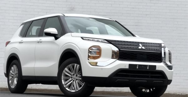 2024 Mitsubishi Outlander Wagon ZM MY24 ES image