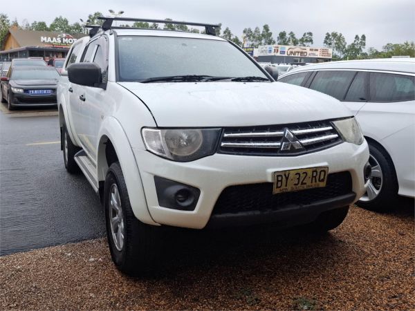 2014 MITSUBISHI TRITON DOUBLE C/CHAS MN MY14 UPDATE GLX (4x4) image