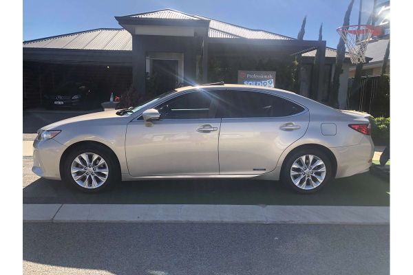 2013 Lexus ES ES300h Luxury AVV60R image