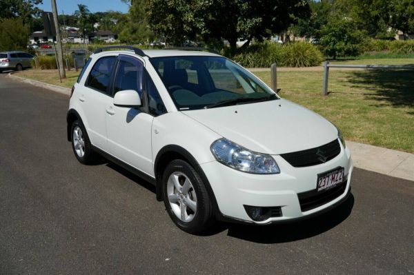 2009 Suzuki SX4 GY AWD White 4 Speed Automatic Hatchback image