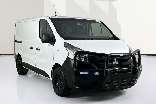 2022 Mitsubishi EXPRESS GLX LWB SN MY22 LWB image