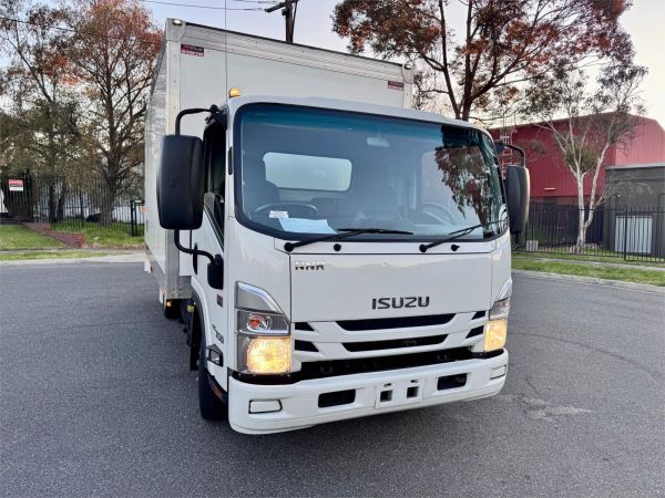 2023 ISUZU NNR Van image