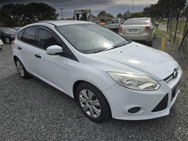 2011 FORD FOCUS 5D HATCHBACK LW AMBIENTE image