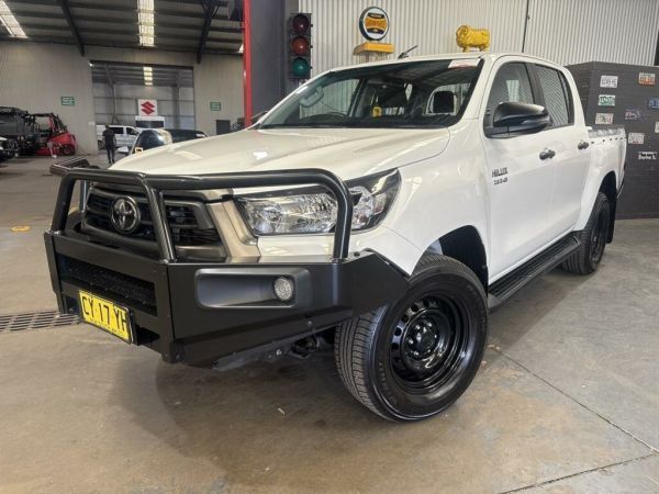 2020 Toyota Hilux GUN126R Facelift SR (4x4) White 6 Speed Automatic Double Cab Pick Up image