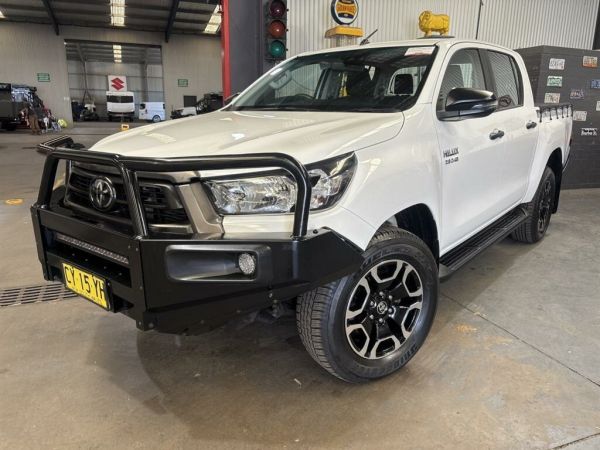 2020 Toyota Hilux GUN126R Facelift SR (4x4) White 6 Speed Automatic Double Cab Pick Up image