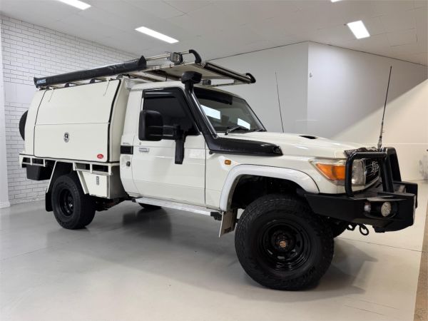 2012 TOYOTA LANDCRUISER C/CHAS VDJ79R MY12 UPDATE GXL (4x4) image