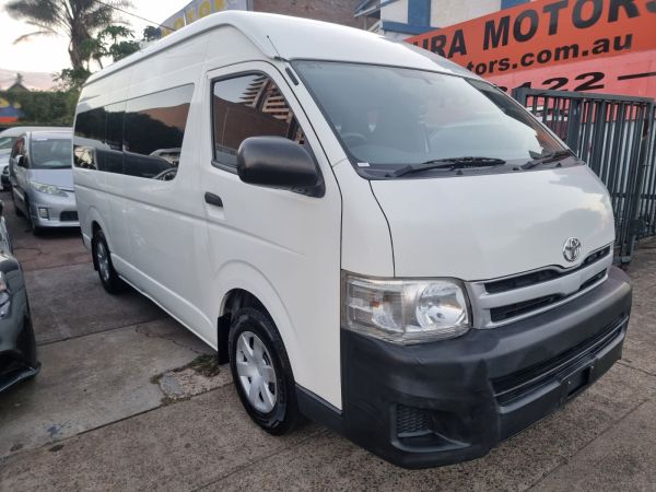 2013 TOYOTA HIACE COMMUTER image