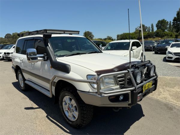2005 Toyota Landcruiser Wagon UZJ100R Sahara image