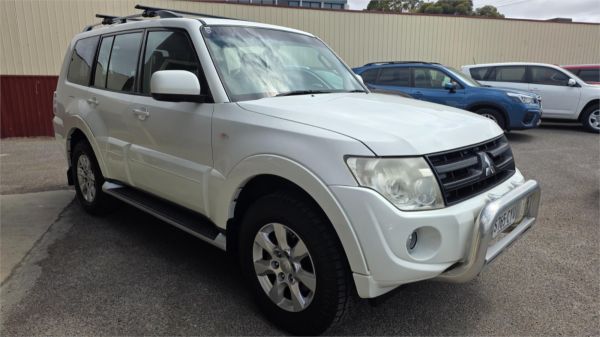 2012 MITSUBISHI PAJERO 4D WAGON NW MY13 GLX-R LWB (4x4) image