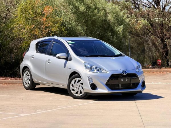 2015 Toyota Aqua Hatchback NHP10 S image