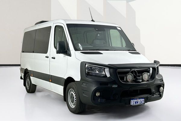2019 Mercedes-Benz SPRINTER 419CDI VS30 MWB RWD 907 MWB Low Roof image