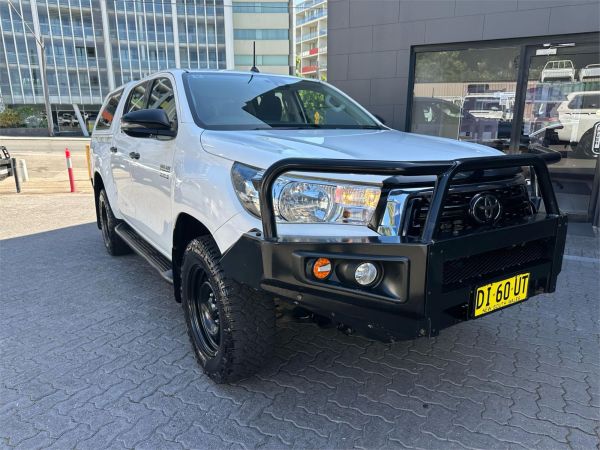 2019 TOYOTA HILUX DOUBLE CAB P/UP GUN126R MY19 UPGRADE SR (4x4) image
